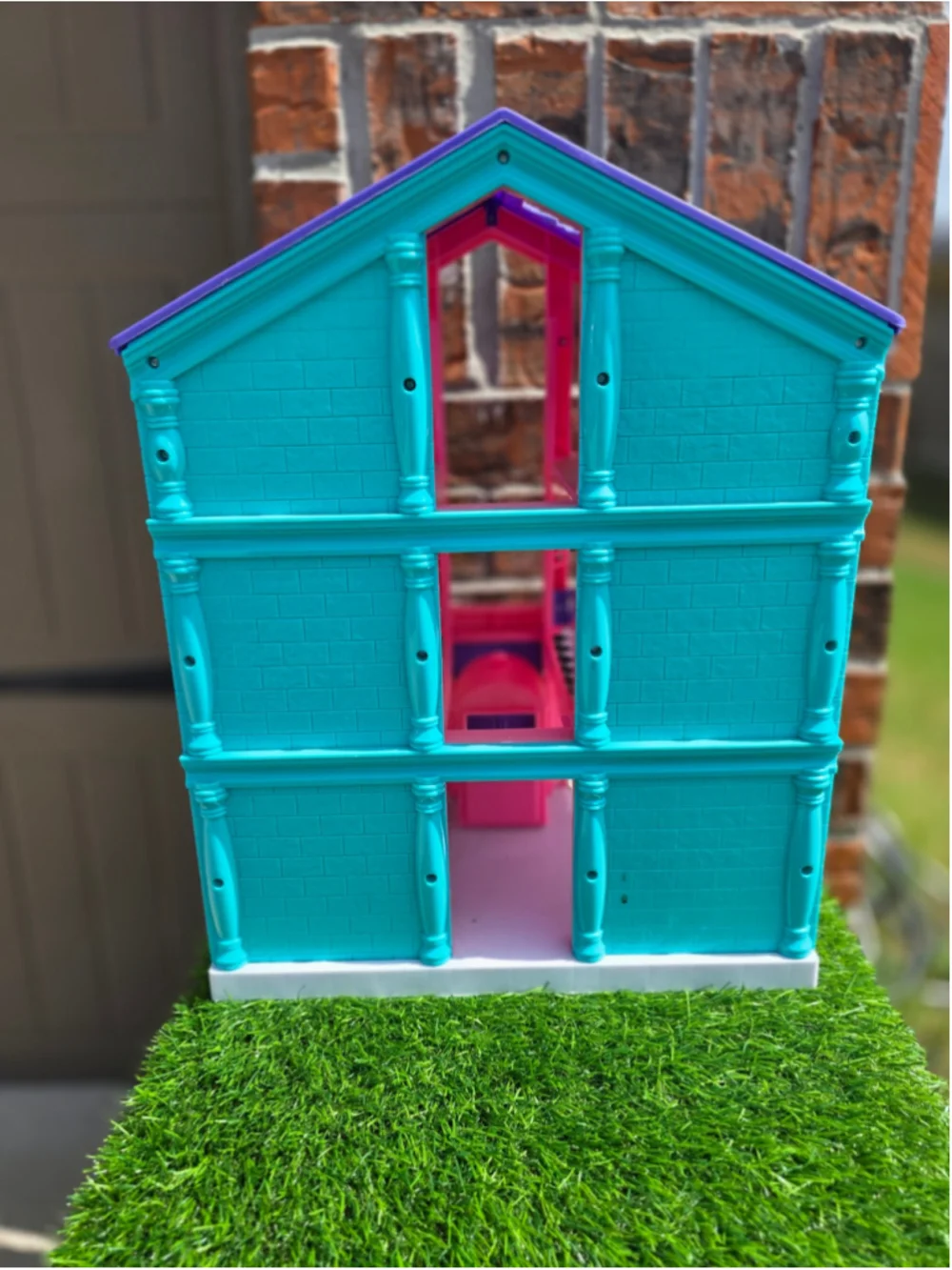 Kid Connection 3-Story Dollhouse Play Set.